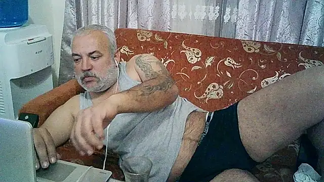 [10 Apr 03:18] Private Show – video od webkamerové modelky husoizmir