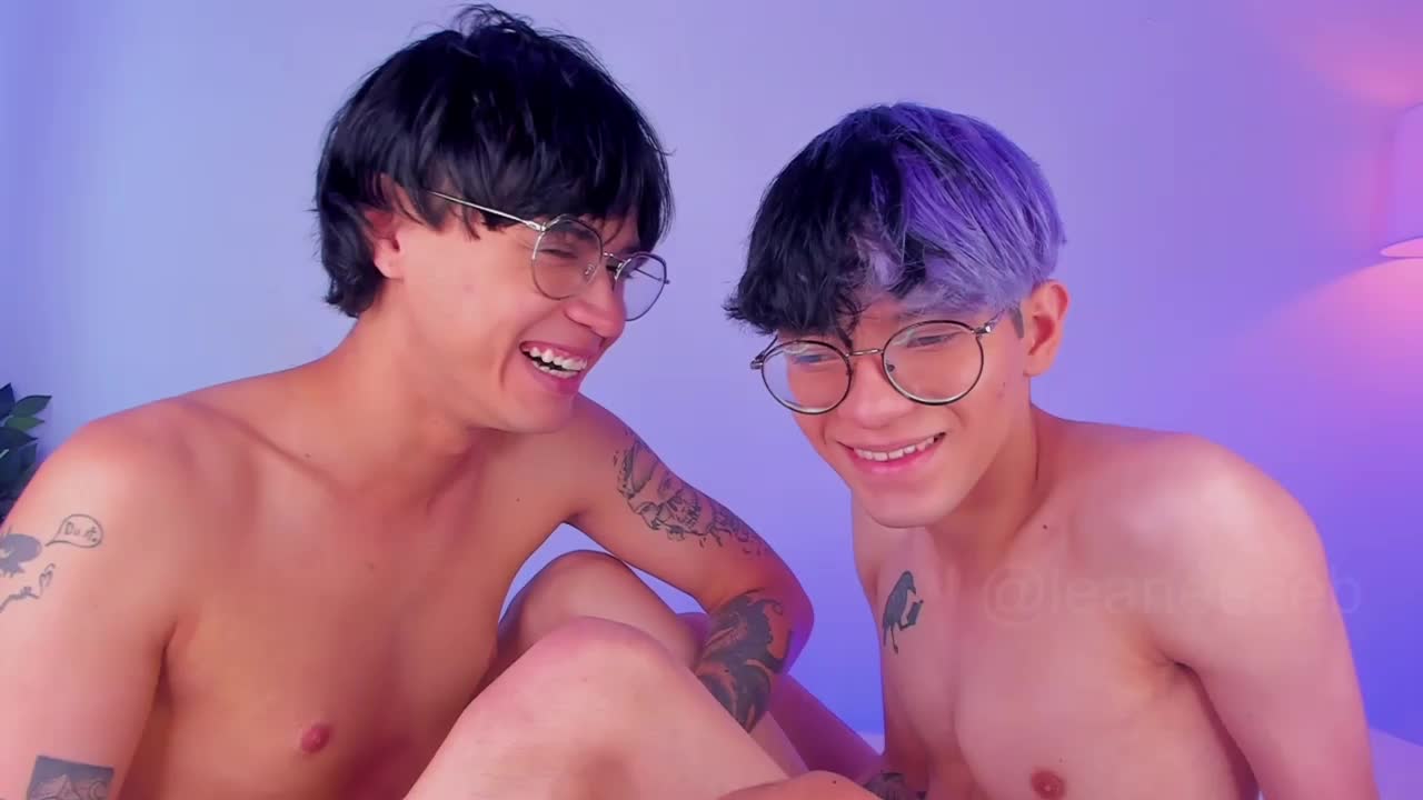 sucking our cocks and holes - vídeo de la modelo de cam LeaneSeb