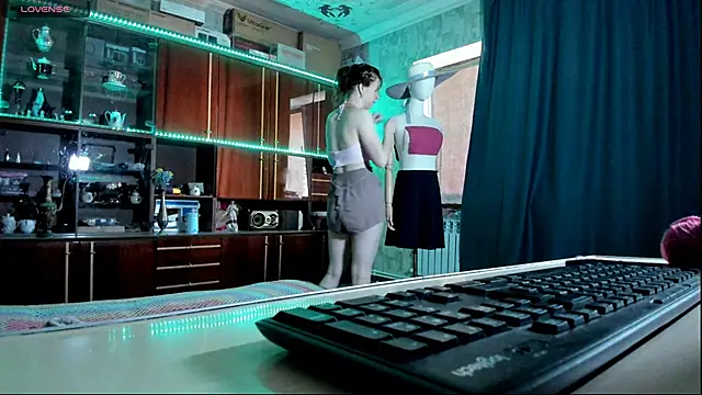 Modeling clothes - video by pa1e_pr1ncess cam model