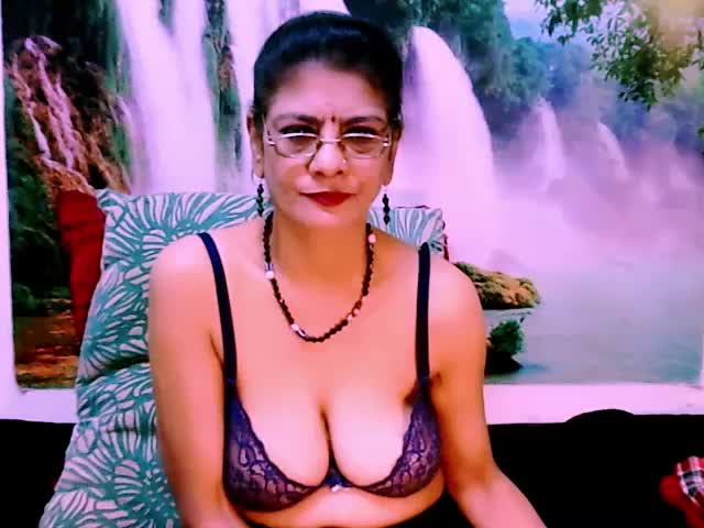 [3 Aug 09:48] Private Show - video av IndianAllure cam model