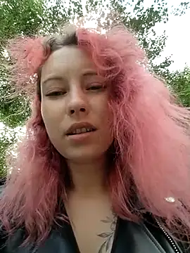 Hard nipples in public - video by Frost_foxy cam model