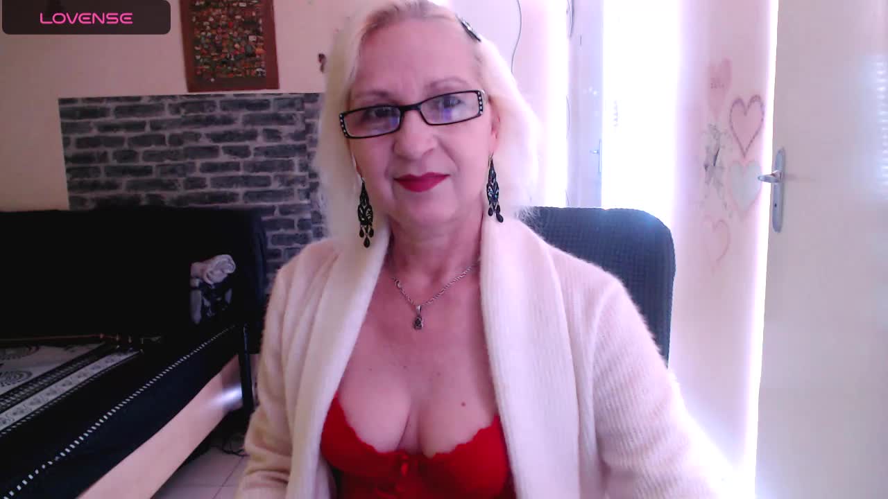 Sexy outfit change - 視頻由 Ala-N-Dala 主播提供