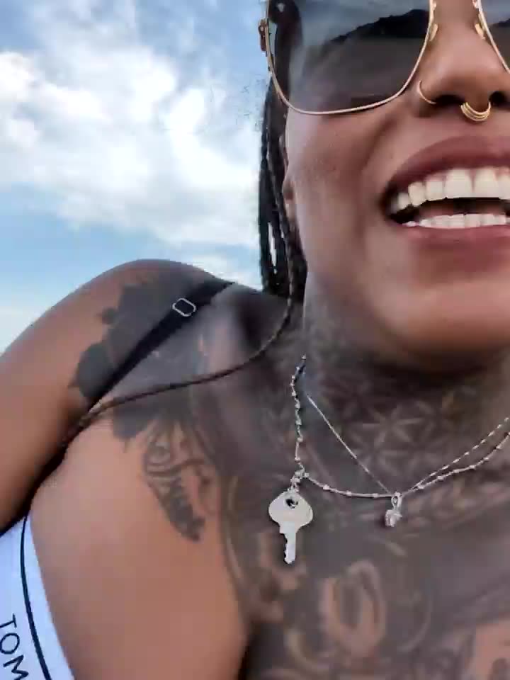 Blowjob in the Beach front People - vídeo de DarkDea modelo de câmara