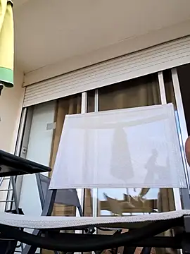 Crazy Topless Walking front People - video di DarkDea modella di cam