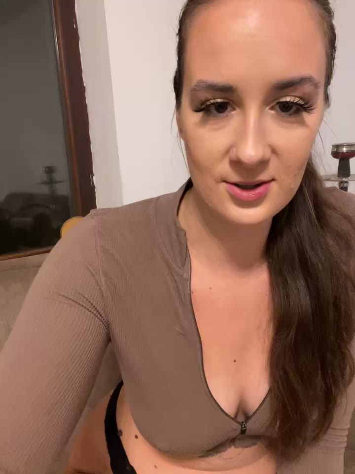 Fingered my Diamond pussy - vídeo de EllaMae modelo de câmara