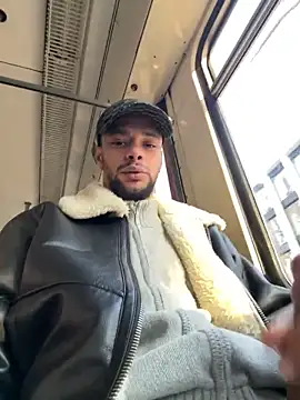 Public Show in Train - วิดีโอโดย Lionayowe โมเดลแคม