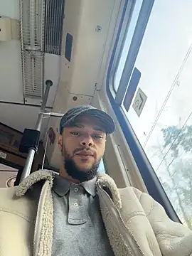 [21 Mar 17:18] Public Show - Lionayowe主播的视频