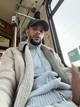 [15 Apr 19:05] Public Show - Lionayowe主播的视频