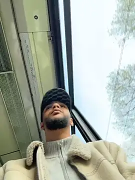 [15 Apr 19:23] Public Show - Lionayowe主播的视频