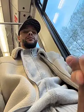 [15 Apr 20:01] Public Show - Lionayowe主播的视频