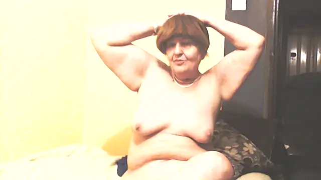 Naked dancing - video by MioritaHard cam model