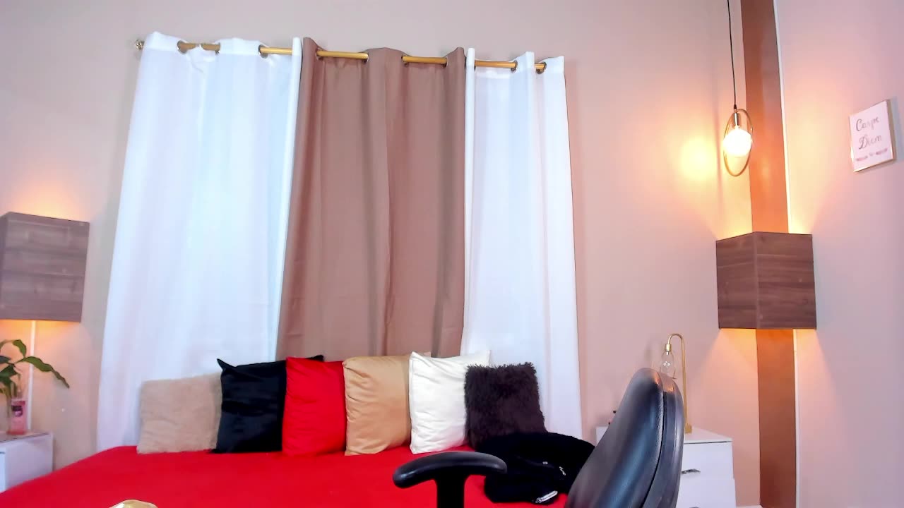 Hot Play and SQUIRT - video by secretgreisy_ cam model