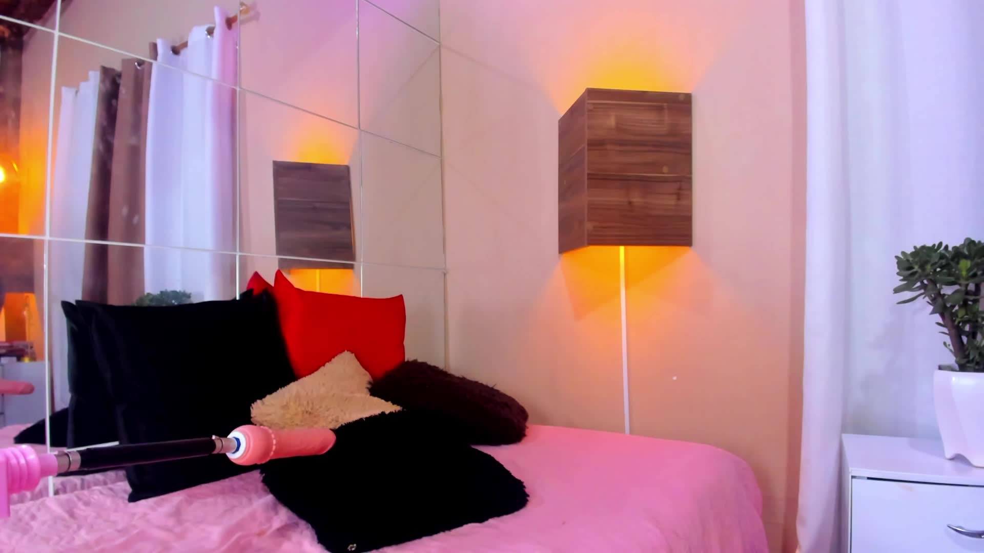 Play with SEX MACHINE - video by secretgreisy_ cam model