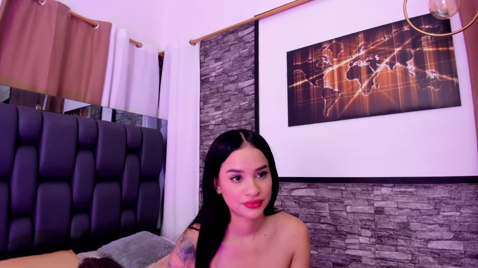 Haha look at my face ( few will understand)  LOL - video by secretgreisy_ cam model