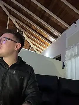 Long hot sesion a lot of kisses with saliba in black leather and rubing our chest  full of oil - βίντεο μοντέλου Neil_and_isaac