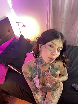 arinka deniska – video modela na kameri ura_laurapanda