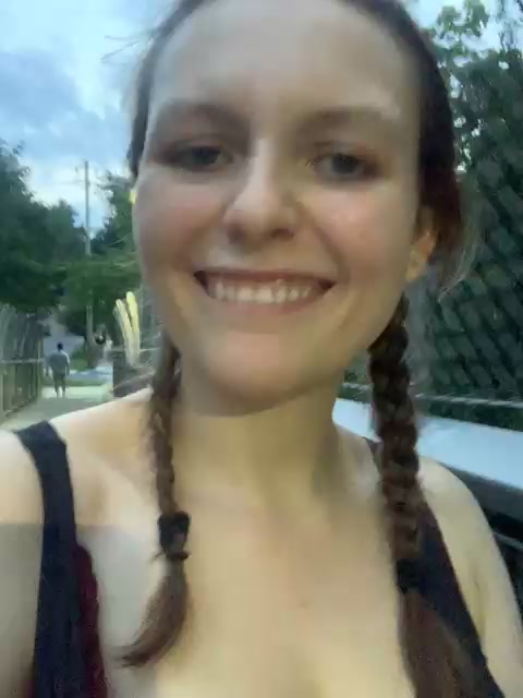 Yummy public tease - відео від вебкаммоделі ananattania