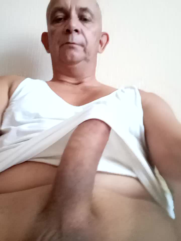 Bigcock Marusz strocking bigdck witch finally cumshot - video by bigcock_marusz cam model