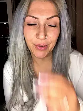 10 min private show strip dance fuck pussy and squirt - Video von LittleMissEeve Cam-Model