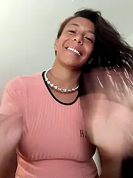 Drink milk on pussy hot - vídeo de la modelo de cam LucyNatural