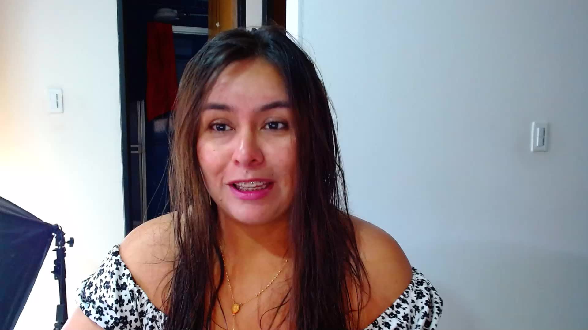 a blowjob accompanied by a friend and seeing everything hahaha - video oleh Ixchel_Anaid kamera model