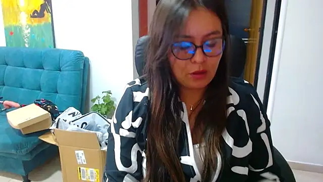 You want your beach ball to expire you - video by Ixchel_Anaid cam model