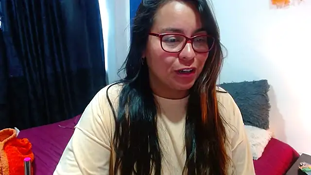 naked in my bed - video by Ixchel_Anaid cam model