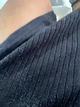 feet and laugh show - video by Ixchel_Anaid cam model