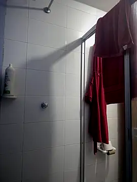 un rico baño - video by Ixchel_Anaid cam model