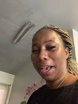 Hot 🔥 - відео від вебкаммоделі CurvyDesire1