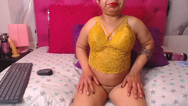 [6 Jul 09:08] Public Show - video by SARAWILLS cam model