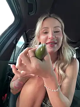 PVT -  Cucumber went in the wrong hole - فيديو من jasminesummer موديل الكام