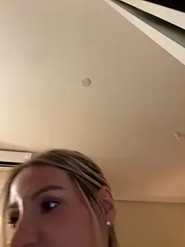 Fake Sperm play CUM BLOWJOB - spy on me - فيديو من jasminesummer موديل الكام