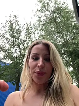 Public Dildo Riding On IKEA Parking Lot - vidéo du modèle de showcams jasminesummer