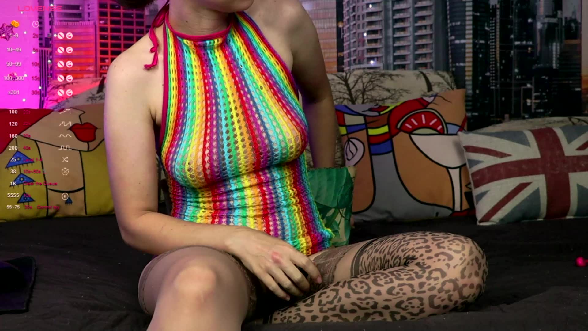 Fucking pussy and buzzing domi excites me very much!