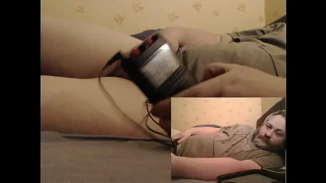 [18 Mar 20:28] Public Show - video by soumisgre2 cam model