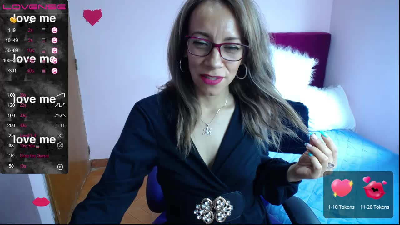 masturbate with fingers - Vídeo de cristin_doll_, modelo de vídeos