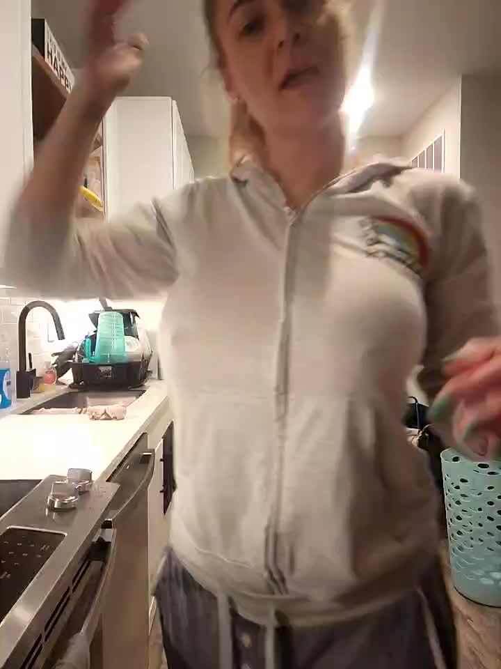 Pussy play in the kitchen