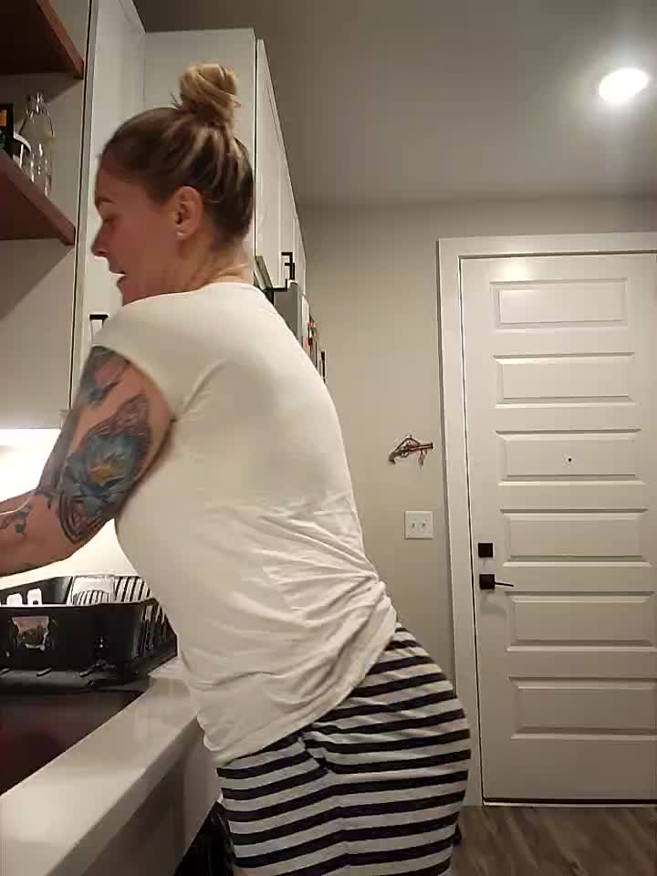 Pov Booty and Finger 👉 in kitchen