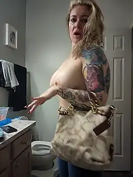 Fetish Show 👄 about my clit - βίντεο μοντέλου HollyTattoo