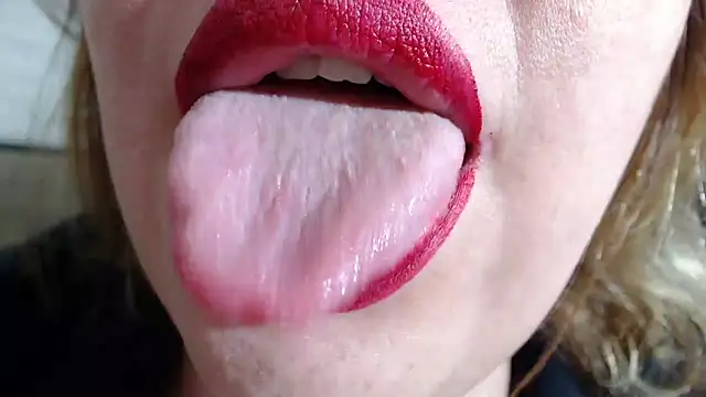 tongue kiss, boobs - video di piticaforever modella di cam