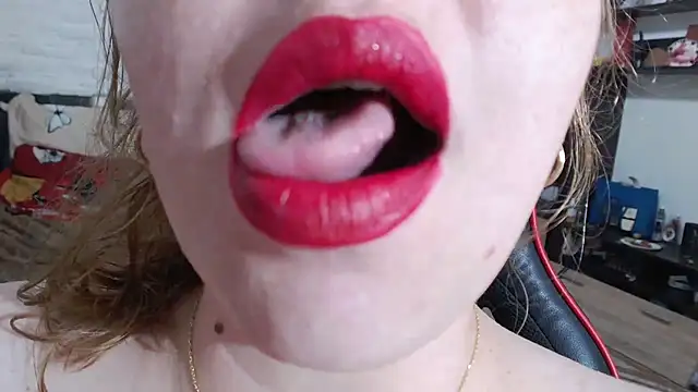mouth kisses teasse - video di piticaforever modella di cam