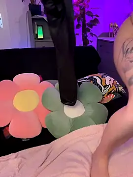 Heiße Vibrationen in der Leder Leggings 😈 - Video von Trixie-Tainted Cam-Model