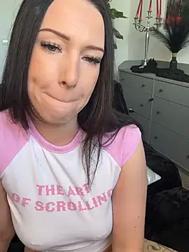 Spucke Spiele + Wichsanleitung (+Boob Show) - vidéo du modèle de showcams Trixie-Tainted