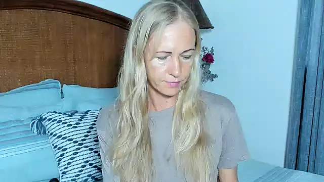 Private Show / finger both holes - vídeo de la modelo de cam Christine_35