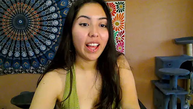 Fingers in pussy while speaking in spanish - pvt - video di IntimateTales modella di cam