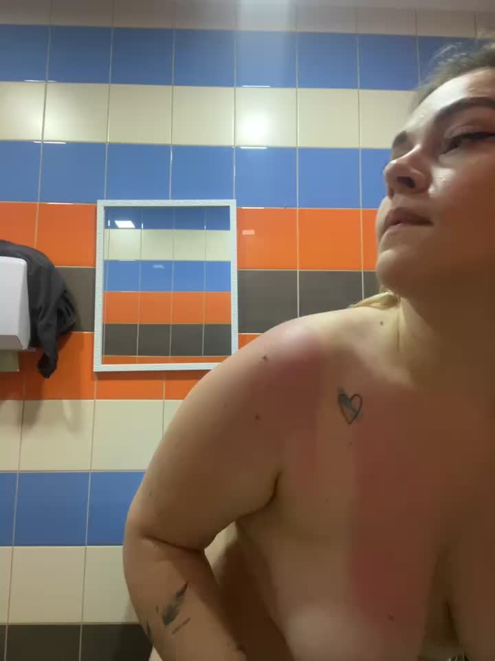 Private Show, fist - video CrazyTori kameramallilta