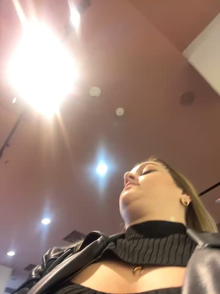 Pr. Show p…… bathroom cafe - video CrazyTori kameramallilta