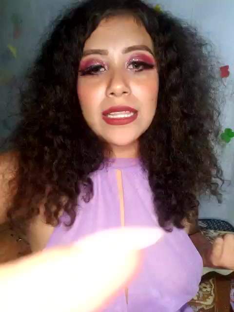 [5 Aug 03:35] Private Show – video od webkamerové modelky DORYY
