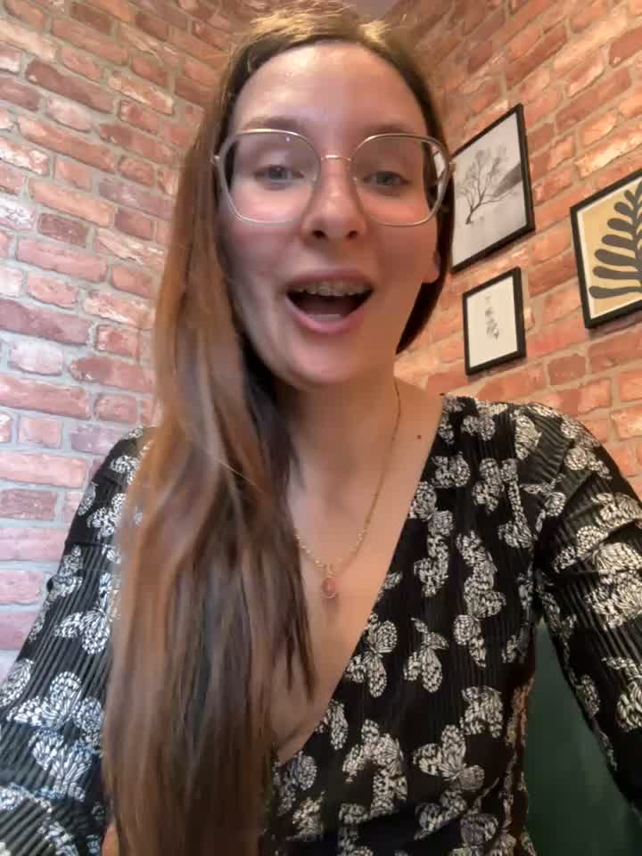 The_Snowwhitee's XXX Videos & Recorded Live Shows | xHamsterLive